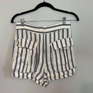 Forever 21 - High Waisted White & Grey Shorts - Small